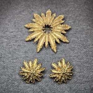 Vintage 60s Large Gold Tone Starburst Brooch Pin & Earrings MCM  Signed Avon
